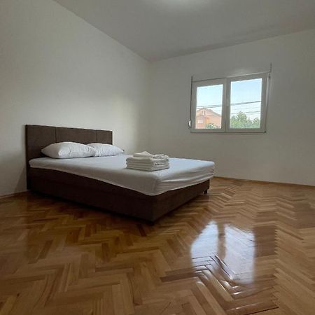 Entire Spacious Apartment With Free Parking Podgorica Esterno foto