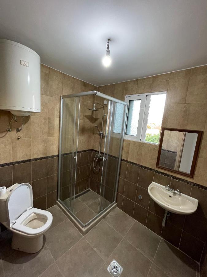 Entire Spacious Apartment With Free Parking Podgorica Esterno foto