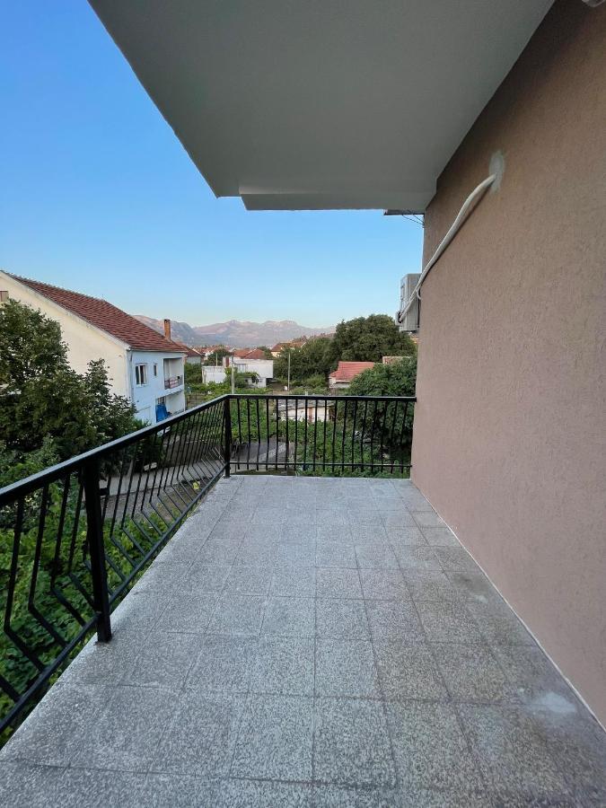 Entire Spacious Apartment With Free Parking Podgorica Esterno foto