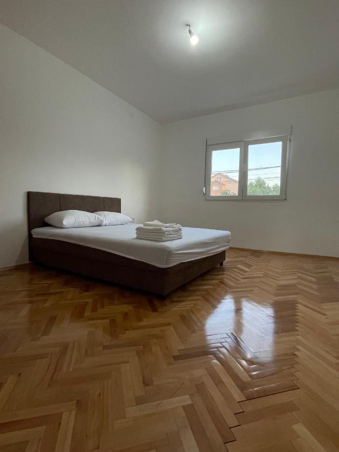 Entire Spacious Apartment With Free Parking Podgorica Esterno foto