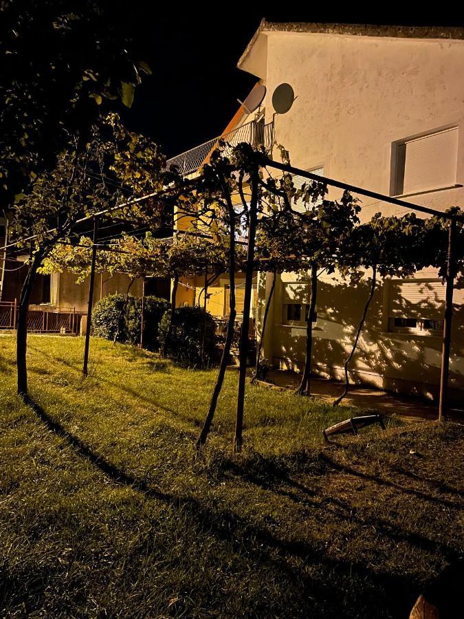 Entire Spacious Apartment With Free Parking Podgorica Esterno foto