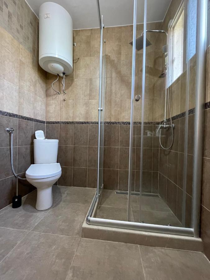 Entire Spacious Apartment With Free Parking Podgorica Esterno foto
