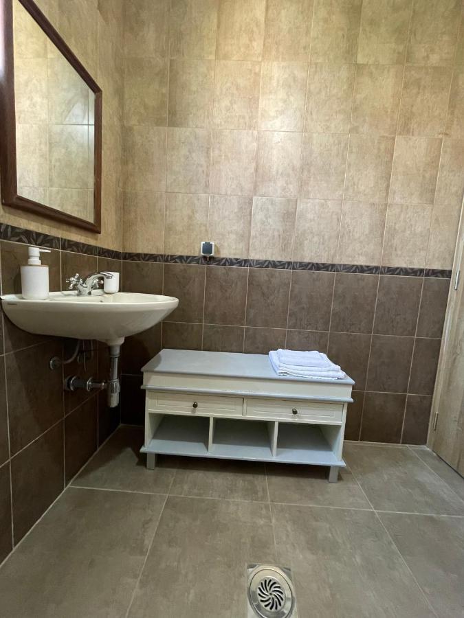 Entire Spacious Apartment With Free Parking Podgorica Esterno foto